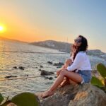 Adaa Khan Instagram - Sun, Sea and serenity… it can’t get better than this! 🌅 . . #throwback #Sunset #InstaGood #IGgram #sun #seaside #mykonos #vacaytime #vacationtime #travel #adaakhan #adaaventure #greece🇬🇷