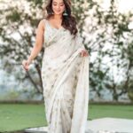 Adaa Khan Instagram - Embracing the hues of togetherness, compassion and oneness… #HappyRepublicDay . . . 🎥: @sk_.click 💄: @mehekuuu @zubeda_hairstylist 💍: @dilkashbyankita 🤝: @vblitzcommunications 🥻: @panna.in 🤝: @ektara_world 📍: @bookrecce_locations . . #republicday #republicday2023 #proudindian #desigirl #fashion #fashionlikeadaa #adaakhan