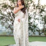 Adaa Khan Instagram - Embracing the hues of togetherness, compassion and oneness… #HappyRepublicDay . . . 🎥: @sk_.click 💄: @mehekuuu @zubeda_hairstylist 💍: @dilkashbyankita 🤝: @vblitzcommunications 🥻: @panna.in 🤝: @ektara_world 📍: @bookrecce_locations . . #republicday #republicday2023 #proudindian #desigirl #fashion #fashionlikeadaa #adaakhan