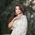 Adaa Khan Instagram - Embracing the hues of togetherness, compassion and oneness… #HappyRepublicDay . . . 🎥: @sk_.click 💄: @mehekuuu @zubeda_hairstylist 💍: @dilkashbyankita 🤝: @vblitzcommunications 🥻: @panna.in 🤝: @ektara_world 📍: @bookrecce_locations . . #republicday #republicday2023 #proudindian #desigirl #fashion #fashionlikeadaa #adaakhan