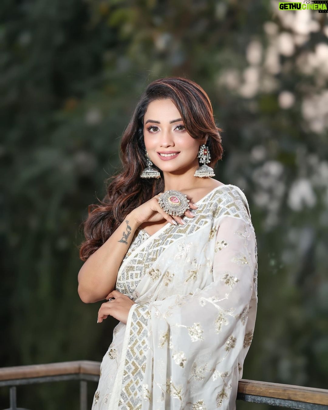 Adaa Khan Instagram - Embracing the hues of togetherness, compassion and onenessβ¦ #HappyRepublicDay . . . π₯: @sk_.click π: @mehekuuu @zubeda_hairstylist π: @dilkashbyankita π€: @vblitzcommunications π₯»: @panna.in π€: @ektara_world π: @bookrecce_locations . . #republicday #republicday2023 #proudindian #desigirl #fashion #fashionlikeadaa #adaakhan