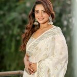 Adaa Khan Instagram - Embracing the hues of togetherness, compassion and oneness… #HappyRepublicDay . . . 🎥: @sk_.click 💄: @mehekuuu @zubeda_hairstylist 💍: @dilkashbyankita 🤝: @vblitzcommunications 🥻: @panna.in 🤝: @ektara_world 📍: @bookrecce_locations . . #republicday #republicday2023 #proudindian #desigirl #fashion #fashionlikeadaa #adaakhan