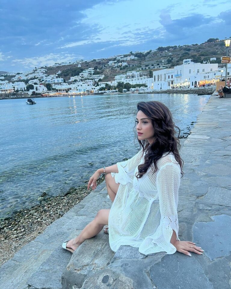 Adaa Khan Instagram - Peace beyond all!! 😇 . . 🧜‍♀️- @angelcroshet_swimwear 🤍💙 #traveldiaries #travel #travelgram #mykonos #greece #adaventure #adaakhan #travelholic