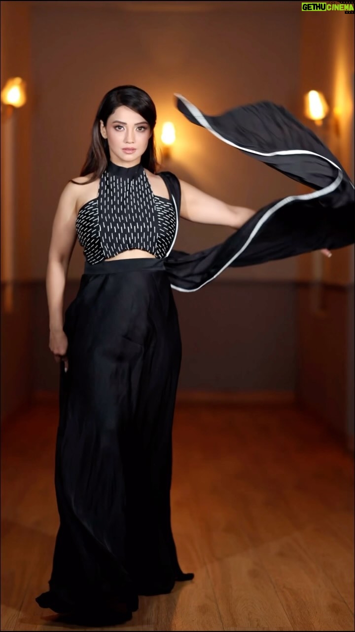 Adaa Khan Instagram - I bet you didnβt expect this end! π . . . π₯: @sk_.click π: @mehekuuu @zubeda_hairstylist π₯»: @labelnikitabaid π€: @vblitzcommunications π: @bookrecce_locations . . #trending #vachindamma #feelkaroreelkaro #feelitreelit #reels #reelsinsta #reelsdaily #justforfun #adaakhan #adaakhanfashion