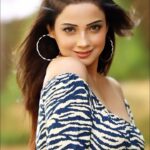 Adaa Khan Instagram - Seems like love is in the air… ohhh…Maybe it’s just the Christmas?? 😛❤️ . . 🎥: @sk_.click 👗 @howwhenwearclothing @vblitzcommunications 💄: @beautybythebeastt 📍: @holidayinnmumbai . . #transition #feelkaroreelkaro #feelitreelit #reelsinsta #christmasseason #christmas #reels #adaakhan