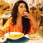 Adaa Khan Instagram - Relationship status: On date with FOOD!! 🍰❤️ . . . #foodgram #foodie #foodgasm #feelkaroreelkaro #reels #comedy #comic #funny #adaakhan Novotel Mumbai International Airport