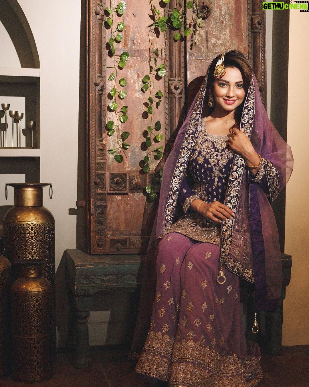 Adaa Khan Instagram - Kuch Noor Noor Sa Khayalon Mein; Ehsaas Yuh Nazaron Mein!! 🌙✨ . . . 📸: @mayankpradhan_ 👗: @shivaliahmedabad 💎: @shopravyaa 🤝: @vblitzcommunications 💄: @beautybythebeastt 📍: @bookreccee.locations . . #iftaarparty #fashion #lookbook #style #instadaily #instafashion #instagood #fashionlikeadaa #adaakhan #babasiddiqueiftaar