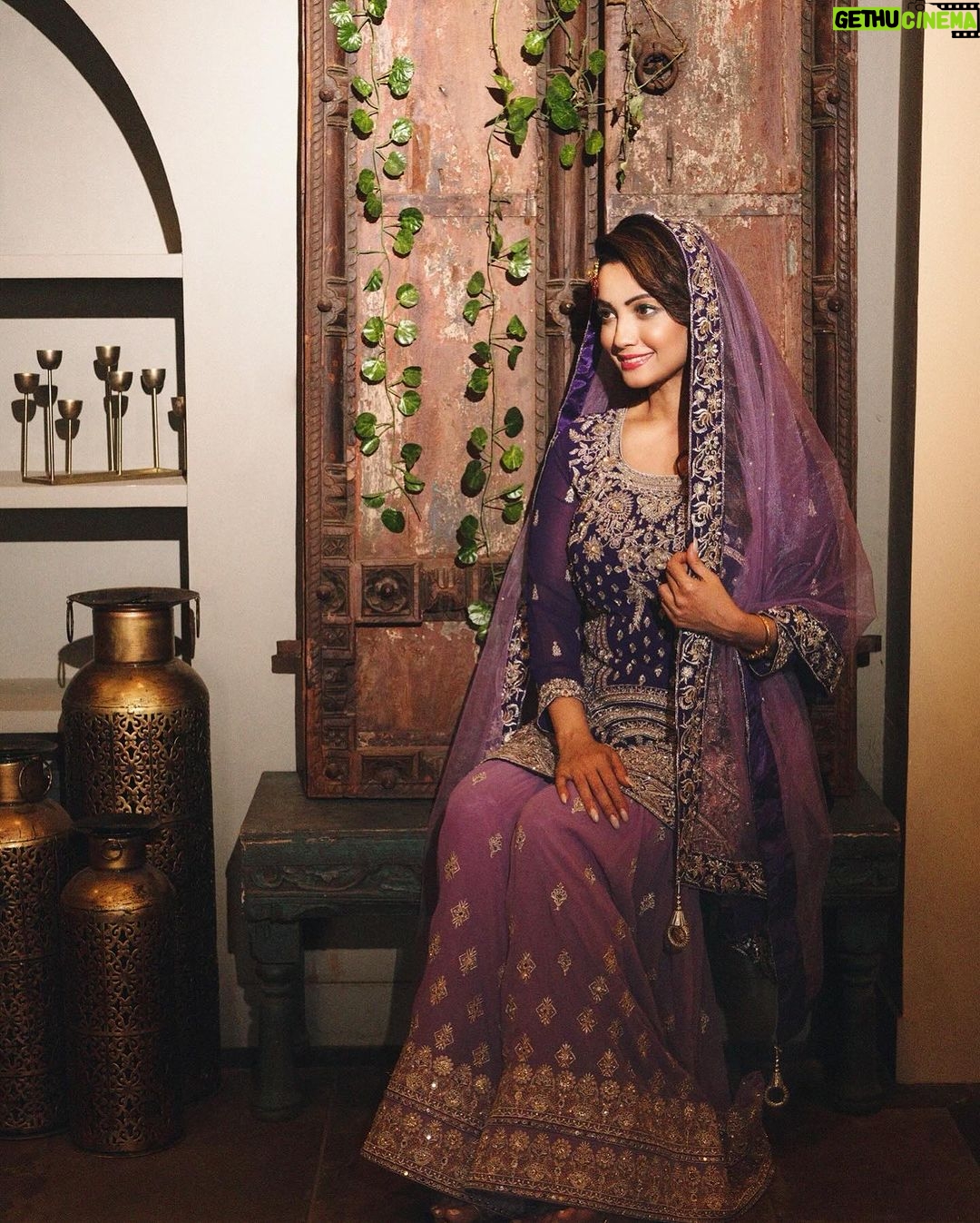 Adaa Khan Instagram - Kuch Noor Noor Sa Khayalon Mein; Ehsaas Yuh Nazaron Mein!! 🌙✨ . . . 📸: @mayankpradhan_ 👗: @shivaliahmedabad 💎: @shopravyaa 🤝: @vblitzcommunications 💄: @beautybythebeastt 📍: @bookreccee.locations . . #iftaarparty #fashion #lookbook #style #instadaily #instafashion #instagood #fashionlikeadaa #adaakhan #babasiddiqueiftaar