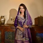 Adaa Khan Instagram – Kuch Noor Noor Sa Khayalon Mein; 
Ehsaas Yuh Nazaron Mein!! 🌙✨
.
.
.
📸: @mayankpradhan_
👗: @shivaliahmedabad
💎: @shopravyaa 
🤝: @vblitzcommunications
💄: @beautybythebeastt 
📍: @bookreccee.locations
.
.
#iftaarparty #fashion #lookbook #style #instadaily #instafashion #instagood #fashionlikeadaa #adaakhan #babasiddiqueiftaar