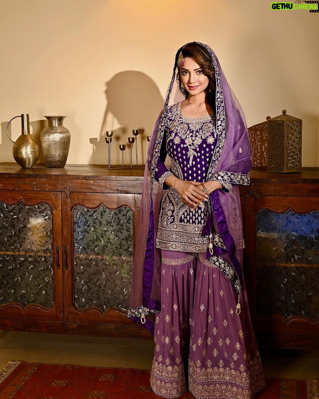 Adaa Khan Instagram - Kuch Noor Noor Sa Khayalon Mein; Ehsaas Yuh Nazaron Mein!! 🌙✨ . . . 📸: @mayankpradhan_ 👗: @shivaliahmedabad 💎: @shopravyaa 🤝: @vblitzcommunications 💄: @beautybythebeastt 📍: @bookreccee.locations . . #iftaarparty #fashion #lookbook #style #instadaily #instafashion #instagood #fashionlikeadaa #adaakhan #babasiddiqueiftaar