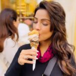 Adaa Khan Instagram - Kal se diet shuru 🤝…jaldi guess karo Can you? Wrong answers please!! 😂 . . . #justforfun #reels #feelkaroreelkaro #feelitreelit #reelsinsta #comedy #comedyreels #foodie #foodlover #adaakhan #italy #italianfood