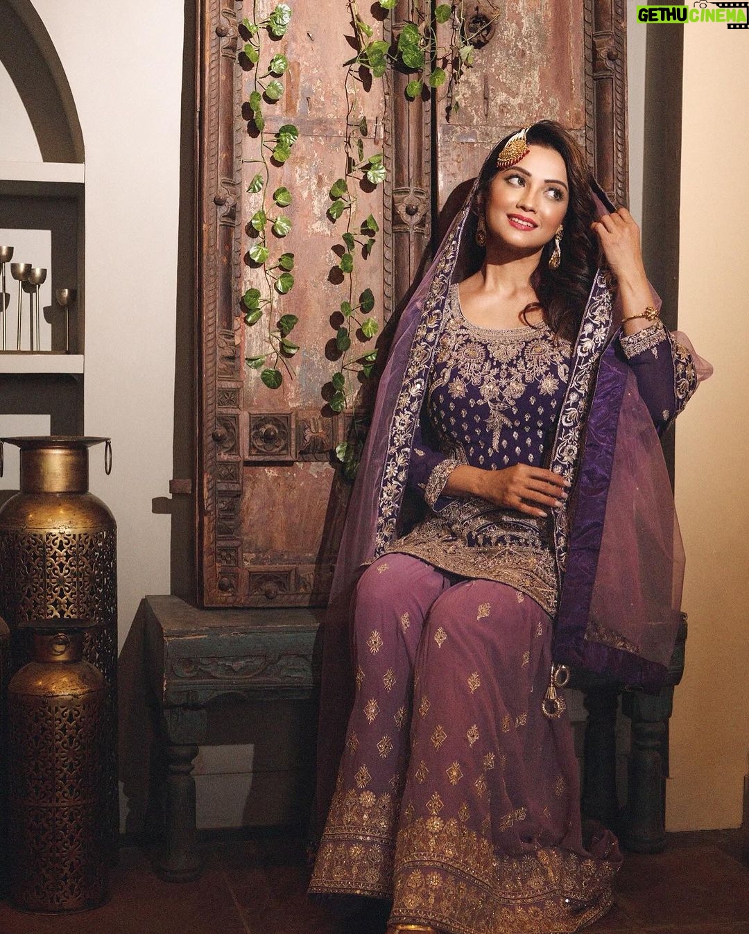 Adaa Khan Instagram - Kuch Noor Noor Sa Khayalon Mein; Ehsaas Yuh Nazaron Mein!! 🌙✨ . . . 📸: @mayankpradhan_ 👗: @shivaliahmedabad 💎: @shopravyaa 🤝: @vblitzcommunications 💄: @beautybythebeastt 📍: @bookreccee.locations . . #iftaarparty #fashion #lookbook #style #instadaily #instafashion #instagood #fashionlikeadaa #adaakhan #babasiddiqueiftaar