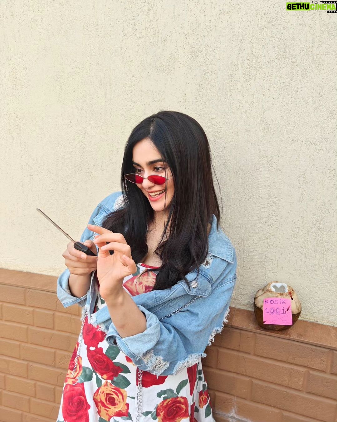 Adah Sharma Instagram - #SunflowerSeason2🌻🌻 on @zee5 Coming soon HNO3 + HCl + HCN + H2SO4 = 🌹