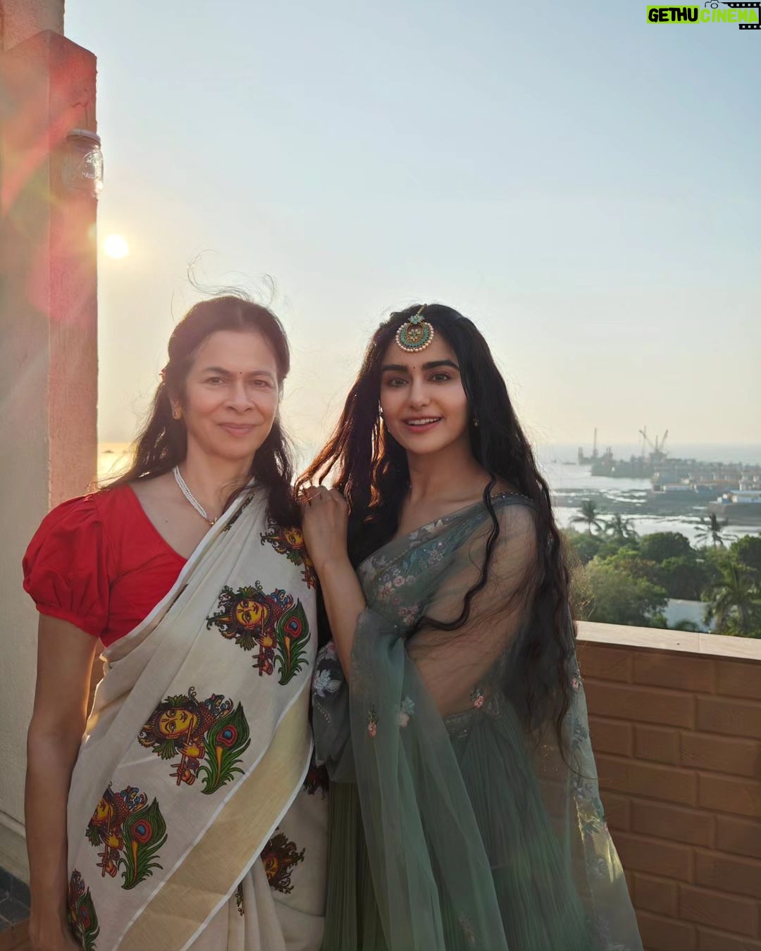 Adah Sharma Instagram - Went to watch the Ramayana epic - musical drama yesterday with my Amma and it was beauuuutiful, the direction ,performances , the whole set πβ₯οΈ my mum usually doesn't come with me for events but the Ramayana she said main toh aa rahi hu ! Mamma is wearing a saree gifted to her by her aunt (i should steal it and wear it for something na π) I'm wearing @kalkifashion styled by @deepshikha.chaudhary05 @shilpy_singhal_ assisted by @dhanu_rushali . Hair @snehal_uk and pics by π¦ji