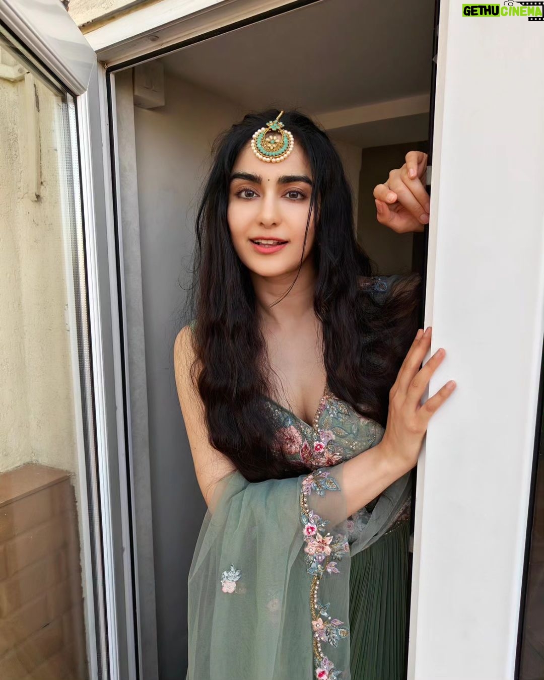 Adah Sharma Instagram - What would rather eat? The Human heart or the Human eye ? 🫀🫰👁️🐛#KoiCaptionPadhBhiRahaHaiYaSirfPhotosSwipeKarRaheHo👻 . . . wearing @kalkifashion styled by @deepshikha.chaudhary05 @shilpy_singhal_ assisted by @dhanu_rushali . Hair @snehal_uk and pics by 🦍ji