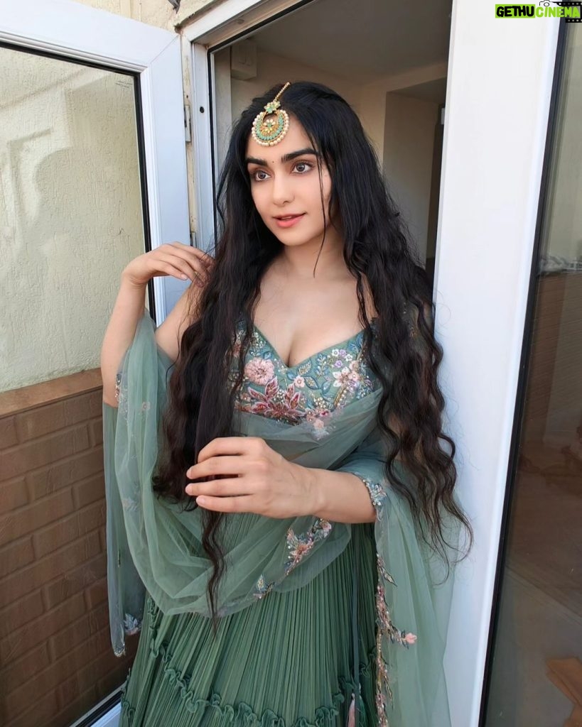 Adah Sharma Instagram - What would rather eat? The Human heart or the Human eye ? 🫀🫰👁🐛#KoiCaptionPadhBhiRahaHaiYaSirfPhotosSwipeKarRaheHo👻 . . . wearing @kalkifashion styled by @deepshikha.chaudhary05 @shilpy_singhal_ assisted by @dhanu_rushali . Hair @snehal_uk and pics by 🦍ji