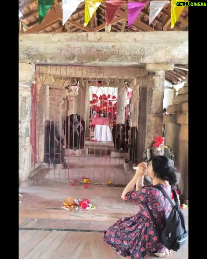 Adah Sharma Instagram - #Bastar movie की शूट से पहले हम दंतेश्वरी माता का आशीर्वाद लेने गए 🔥🙏☀️🫀 Maa Danteshwari Temple, Jagdalpur Bastar, C.G