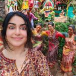 Adah Sharma Instagram - Happy Makar Sankranti,Pongal, Lohri,Khichdi,Maghi,Uttarayanan,Magh Bihu ♥️♥️ . . P.S. flight 5 hrs delayed toh in sabse Milne ka mauka Mila aur kal hi celebrate kar liya tha🫀😁