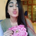 Adah Sharma Instagram - #SunflowerSeason2 breaking records thankkkkuuuuu for all the pyar for Rosie 🌹😘😘😘😘😘😘😘😘 and all the videos and art and sabkuch thank u thank u thank u ...don't know what else to say so thank u ❤️❤️❤️