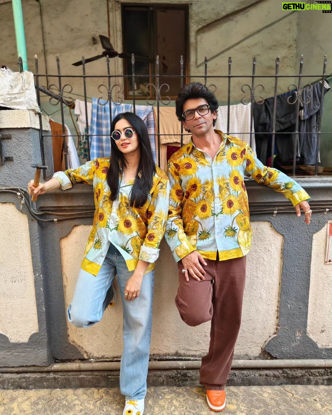 Adah Sharma Instagram - Your favourite part of #SunflowerSeason2 ? streaming now, only on #ZEE5 #Sunflower #adahsharma @whosunilgrover @adah_ki_adah @ranvirshorey @vikas71 @parmarchaitally @navingujral @mukulchadda @ashishvidyarthi1 @shonalinagrani @sonaljhaofficial @radhabhatt @salk.04 @officialashwinkaushal @reliance.entertainment #GoodCo @virajsawant @sarkarshibasish @ria.nalavade @girishkulkarni1 @manish_kalra_ @nimishalok @surryamenen @duhjizzy @navagat_p @zee5 @zee5global Sonu and Rosie wearing Stylist :- @akangshee Styling Assistant:- @nishi_malvankar Outfit By:- @naymish @viralmantra Accessories:- @aaree_accessories