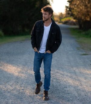 Adam Demos Instagram - If your on the Gold Coast and want some sick shots check out my man @tim_ross_photography He also happens to be a full on legend 🤙🥃