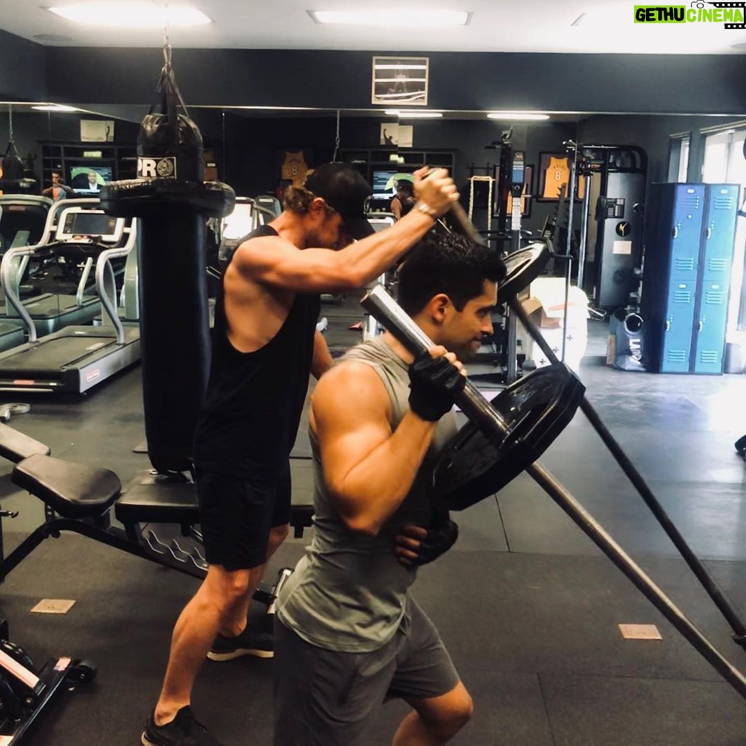 Adam Demos Instagram - #fbf To last week joining the boys for their #myhouraday Great sesh and great chats as always @wilmervalderrama @jordanfperform #goodforthesoul #boyband