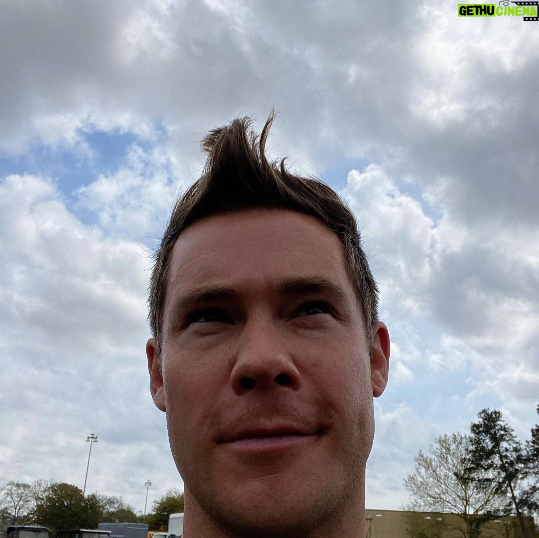 Adam Devine Instagram - Praise be to He! 🙌 We’re baaack shooting season 2 of @therighteousgemstones ! This is a weird bookend for me. One year ago I left South Carolina where we shoot Gemstones, not knowing if or when we would come back. I’m so happy to be getting back to work and getting to see my Gemstone family!
