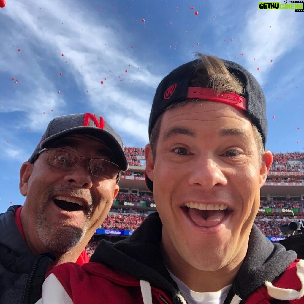 Adam Devine Instagram - My Dad rules. He always puts his family first and he’s one of the funniest people I know. Happy Dads day to all the good fathers out there. I hope you called yours and told him how much he means to you. Even if they are big tough guys, who don’t show their emotions....They want to hear from you. Love ya Dad! University of Nebraska-Lincoln