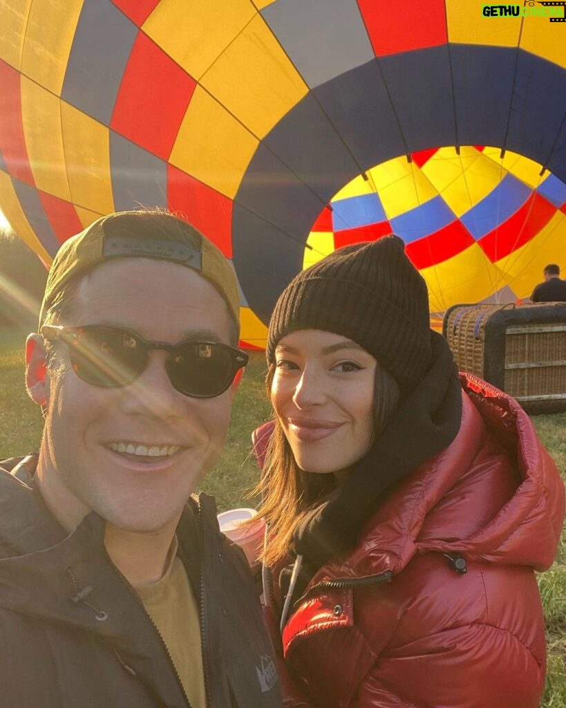 Adam Devine Instagram - I cannot believe it’s been 1 year already. I love you to the moon! That’s why on our anniversary we took this hot air balloon as close to the moon as we possibly could. Love you Chlo Chlo! Here’s to 60 more trips around the sun with you.