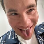 Adam Devine Instagram - I absolutely love @nina and she crushes in THE OUTLAWS coming to @netflix on July 7th but she doesn’t ooze the sex appeal that I do in this photo slide. Sorry bout it. 🤷🏻‍♂️