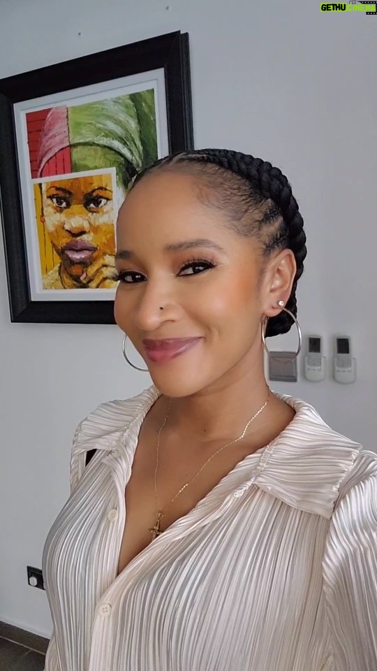 Adesua Etomi-Wellington - 326.1K Likes - My eyes disappear when I smile🤣🤣🤣
Do yours?
