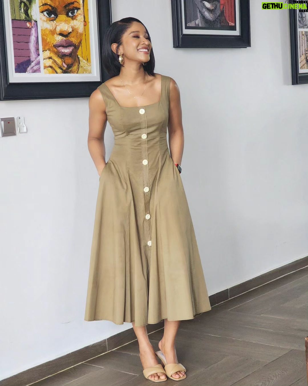 Adesua Etomi-Wellington - 263.1K Likes - Smile or no smile?
📸 @theoladayo
hair laid to perfection by @marieghold
#areyouthelastchapter #causethisbeautyisarevelation #applause #thankyou 🤣🤌