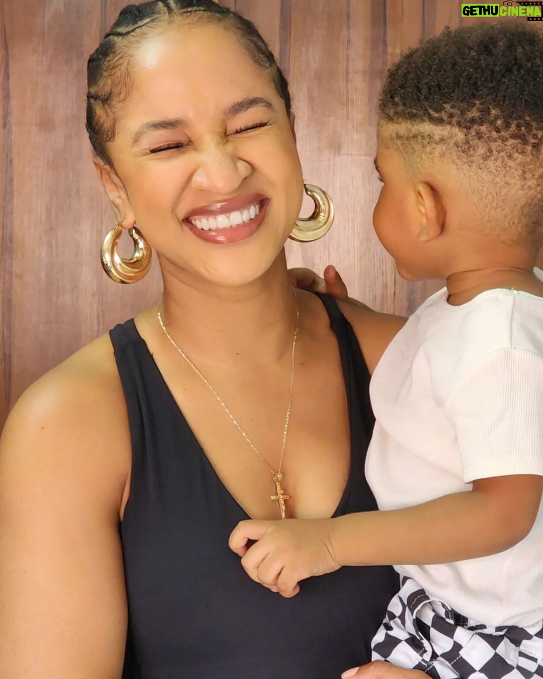 Adesua Etomi-Wellington - 403.5K Likes - DUMP!