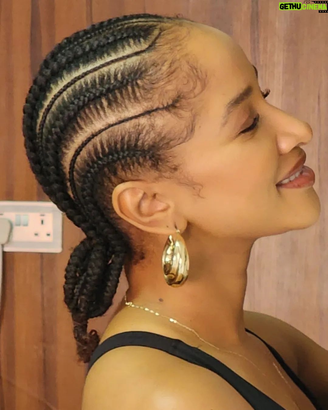 Adesua Etomi-Wellington - 403.5K Likes - DUMP!