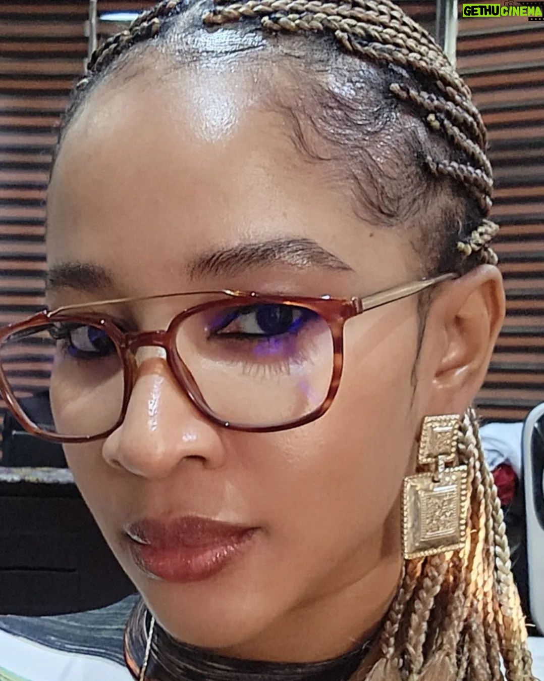 Adesua Etomi-Wellington - 403.5K Likes - DUMP!