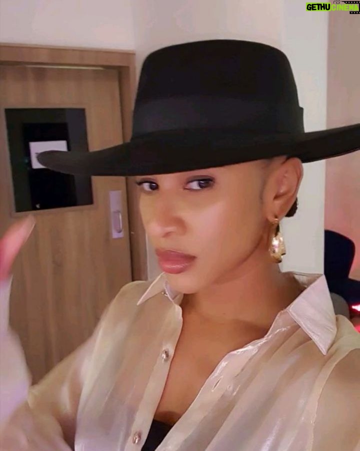 Adesua Etomi-Wellington - 403.5K Likes - DUMP!