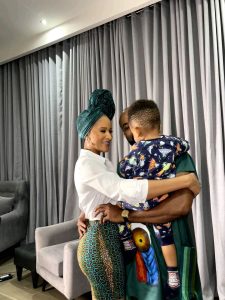 Adesua Etomi-Wellington Instagram - Merry Christmas from me and mine to you and yours❤️❤️❤️🥰🥰🥰