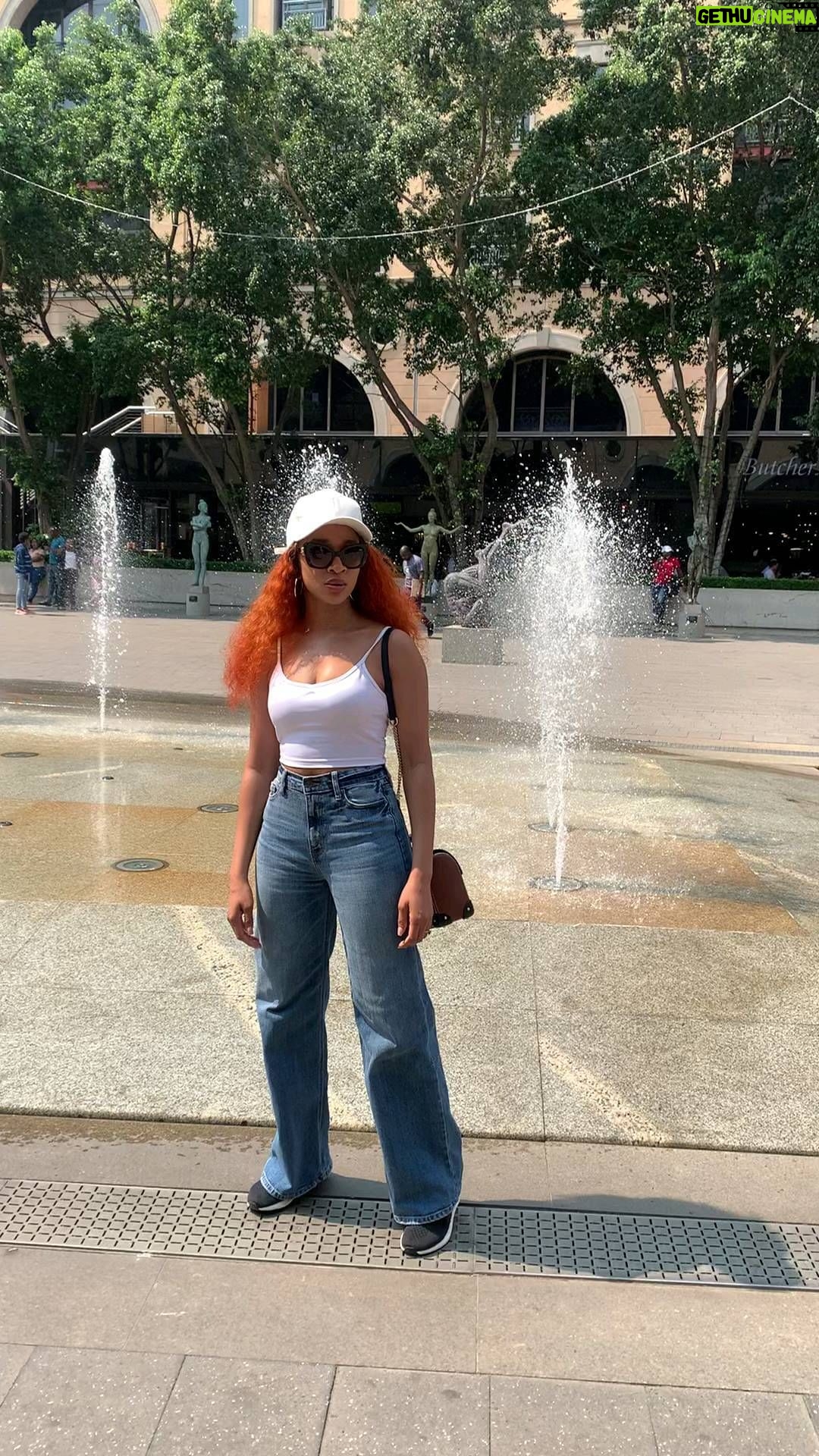 Adesua Etomi-Wellington - 134.3K Likes - 'Too Much' don dey carry me where I no know ohhh😍😍😍
O por por, kilode gan gan