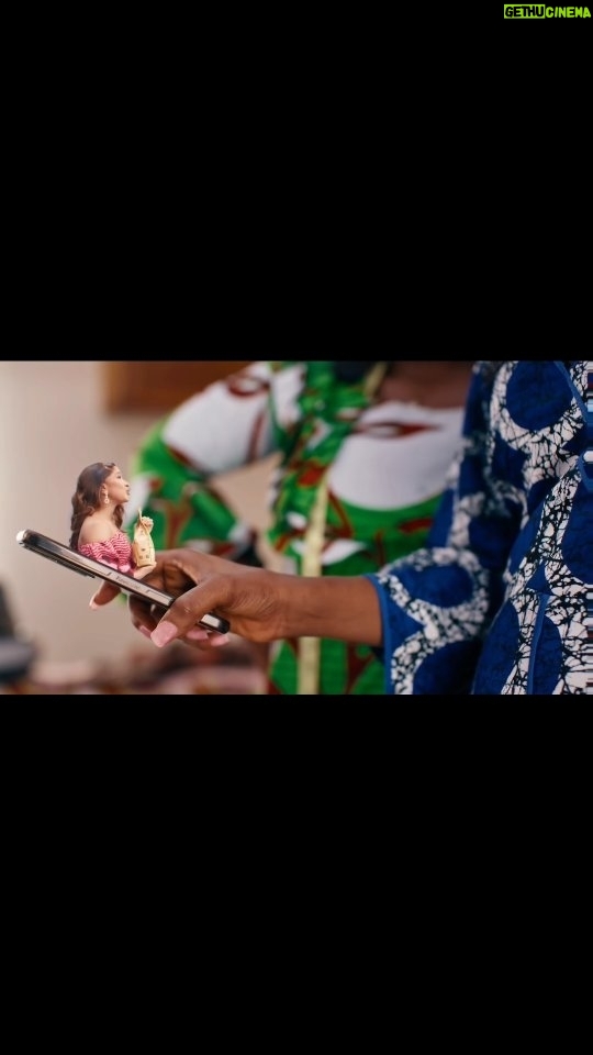 Adesua Etomi-Wellington Instagram - Let tailors breatheeeeee! Dear tailors, I've got your back 🤣🤣🤣 Don’t wash the life out of your clothes with the wrong soap. With my @vivaplusdetergent, no stain, no fade. #ILoveMyVivaForEver #NoStainNoFadeWithViva