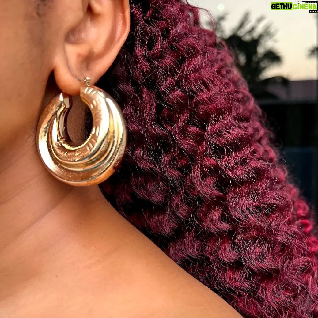 Adesua Etomi-Wellington - 148.9K Likes - They said I should give you people details🤣
Earlier today on my way to 'An evening with African Power girls' organised by @debolalagos 🙌🙌🙌
Special mention to @atafo.official for always killing it😍🔥❤
Hair by @tashplace
Make up by me
Picture by my 2nd personal photographer @jemimaosunde🤣🤣🤣
#sueisinthegarden #andshesafinegirl #cantthinkoftherestpls #its11.30pm #whyareyouawake #lookingforhashtahstomakeyoulaugh #yourestillreading #nawa #restdear