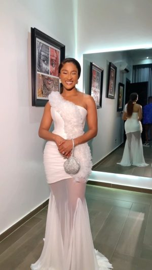 Adesua Etomi-Wellington Instagram - Give it up for @anncranberry X @dahmola X @t.alamodebeauty 😍😍😍🔥🔥🔥

Ann, thank you for always coming through for me. One of my favourite things about wearing outfits made by you is that they are STUNNING and soooo comfortable. Thank you ❤️

I stepped out of my cocoon with my lover @bankywellington to celebrate @moabudu on her birthday and she was gracious enough to show her guests her two amazing short films. They were thought provoking, beautifully executed and so needed in a time and culture where little focus is given to mental health. Well done MA. You did that!!!

Hair laid to perfection and Styled by @jemimaosunde😘

earring and bag: @pinkperfection_accessories