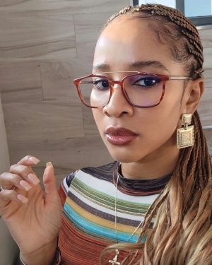 Adesua Etomi-Wellington Instagram - Never declines

Hair extensions from @mariscabellowigs 😍😍😍