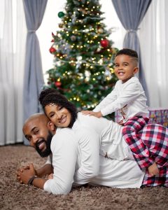 Adesua Etomi-Wellington Instagram - From our family to yours, Merry Christmas and a Blessed New Year. 📸 @c3pictures_gallery Suits @atafo__ My dress @anncranberry Makeup @t.alamodebeauty