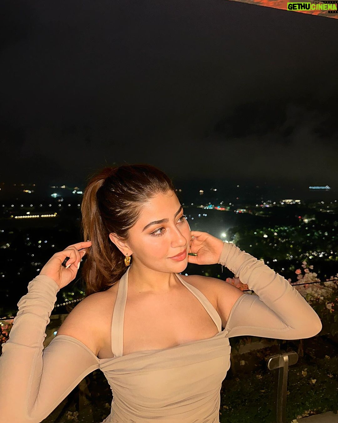 Aditi Bhatia Instagram - felt the best at the best 🤍 @marinabaysands #thatmbsmoment @dcatalent Singapore
