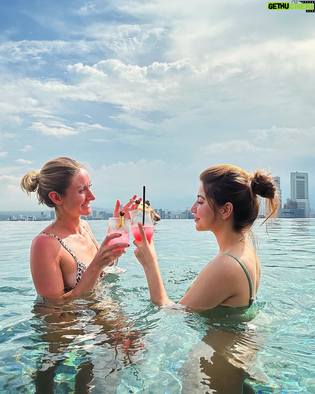 Aditi Bhatia Instagram - felt the best at the best 🤍 @marinabaysands #thatmbsmoment @dcatalent Singapore