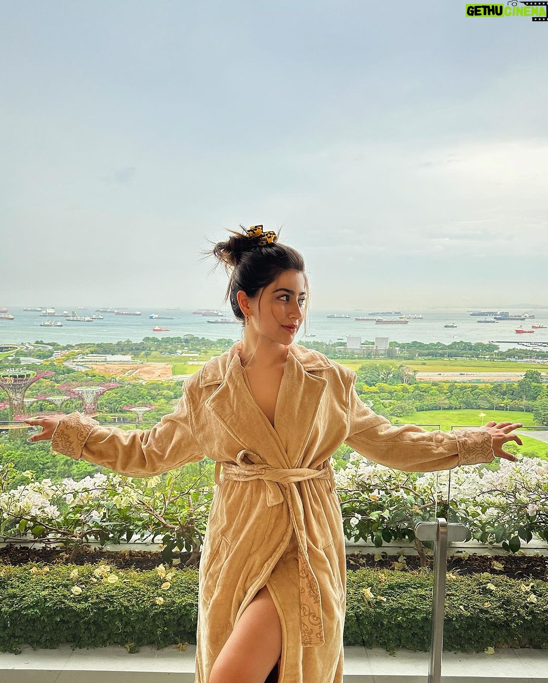 Aditi Bhatia Instagram - felt the best at the best 🤍 @marinabaysands #thatmbsmoment @dcatalent Singapore