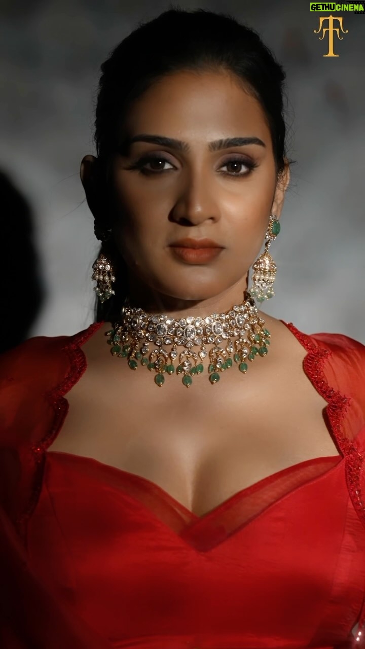 Aditi Ravi Instagram - Aditi Ravi ( @aditi.ravi ) in TT Devassy Jewellery✨ ZORA Specials. Customised Truly for you. Let all days ahead be special. TT Devassy Jewellery The World’s Purest. outfit @kalaakaari @styledbysmiji #ZorabyTT #ZoraSignatureSelections #TTDevassy #TTDevassyJewellery #Myttdstory #Kunnamkulam #Kochi #Festivejewellery #ForYou #Earrings (Disclaimer: We do not own any rights to the music used in this content. All credits and rights belong to their respective owners) MG Road Kochi