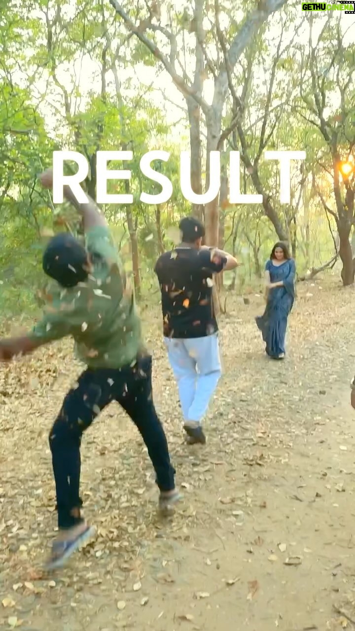 Aditi Ravi Instagram - Dedication doesn't have an off season ❤️ All about dedication ✌️😁 & fun 🤩 @aghoshvyshnavam_avm @aditi.ravi @shari_naressh_makeup #instareels #bts #reelsinsta #actress #malayalamactress #aditiravi