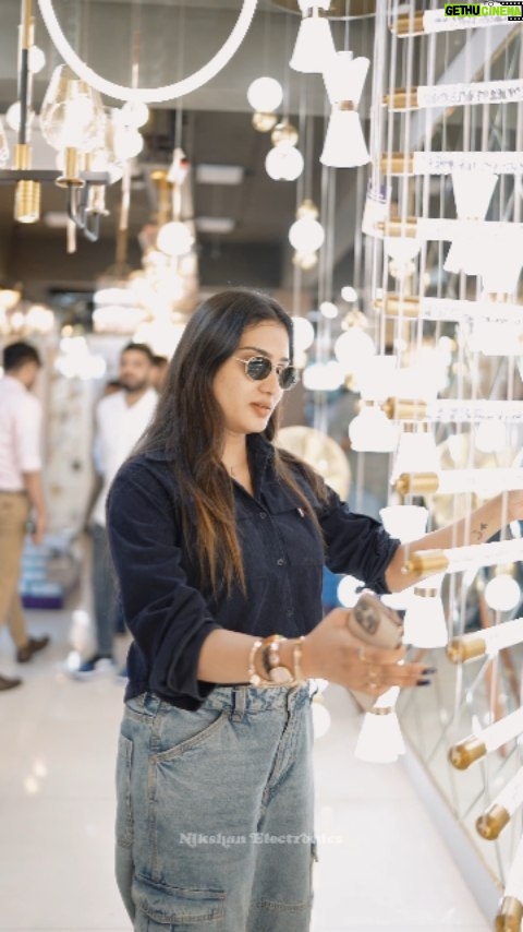 Aditi Ravi Instagram - വിപുലമായ കളക്ഷനും നിരവധി ഓഫറുകളുമായി നിക്ഷാൻ ഇലക്ട്രോണിക്സ് എന്നും ഉപഭോക്താക്കൾക്കൊപ്പം⚡ പതിറ്റാണ്ടുകളുടെ പാരമ്പര്യമുള്ള നിക്ഷാൻ ഇലക്ട്രോണിക്സിൽ പ്രമുഖ സിനിമാതാരം അദിതി രവി ⚡ nikshan #nikshanelectronics #samsunggalaxys24series #samsungsuccesscelebration #aditiravi #nikshankannur #nikshanvadakara #nikshandigital #pazhayangadi Nikshan Electronics