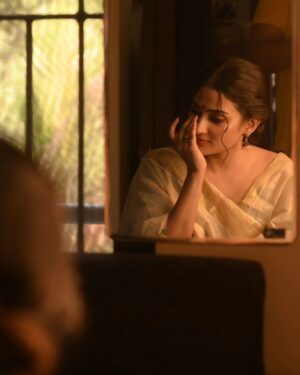 Aditi Ravi Instagram - Old soul 💫
Swipe 👉

📸 @aghoshvyshnavam_avm 
 (Unedited/raw  pictures ) 
💄 @shari_naressh_makeup 
Hair @merins_remyamerin 
💅  @nails_by_rakhi 
#instagram #soul #old #kerala